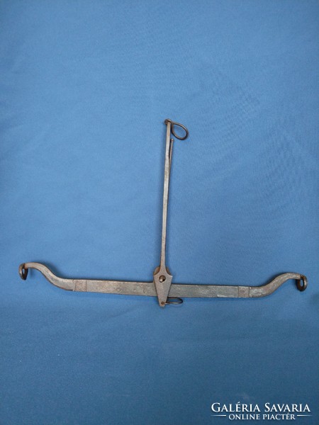 Two-arm forged hanging scale