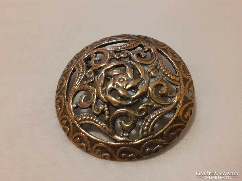 Bronze-colored chiseled metal brooch