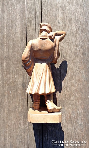 Imre Bedő ceramic statue