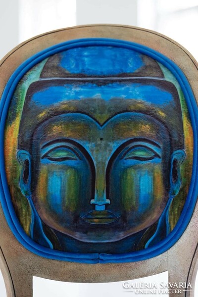 Egyedi mintás, színes, Buddha képpel díszített székek eladók