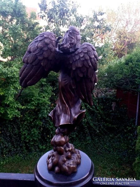 Musician angel - bronze statue