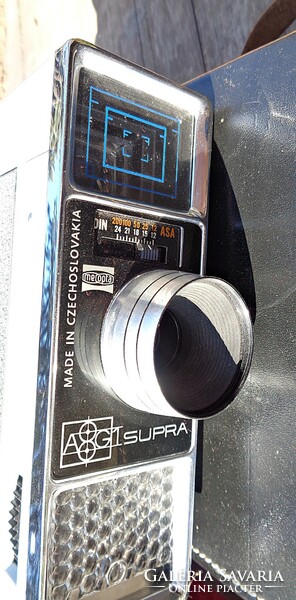 Meopta SUPRA A8G1 8mm Csehszlovákiában készült filmfelvevő, hordtáskájában