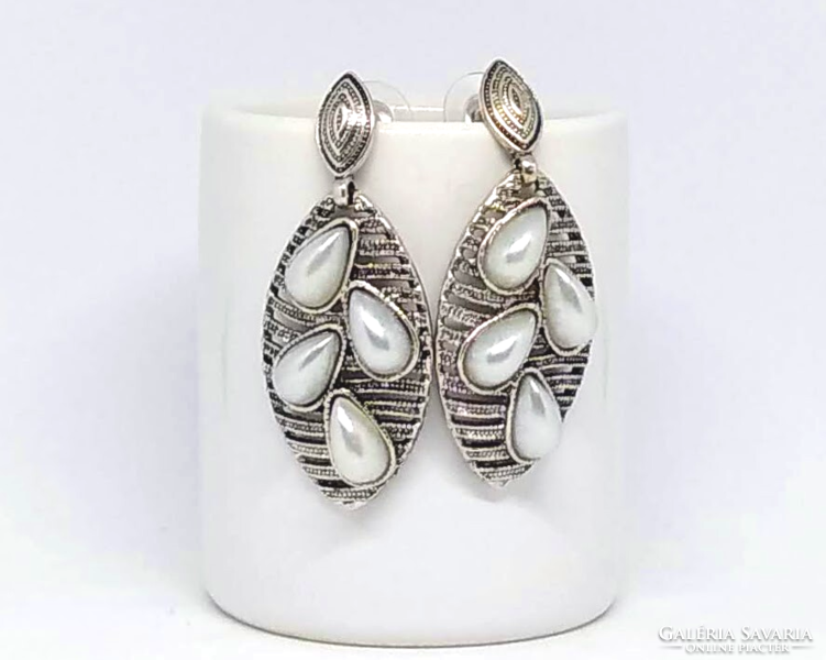 Silver-colored beaded leaf earrings 44