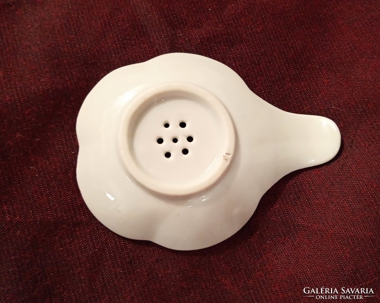 White porcelain tea strainer 10cm