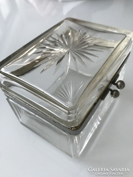 Antique glass box with peeled edges, incised star pattern, 11x8x8 cm