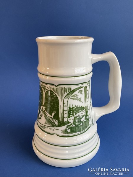 Alföldi display case with a beer mug, a 17th century house. Green from the century