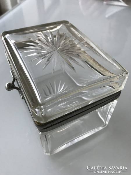 Antique glass box with peeled edges, incised star pattern, 11x8x8 cm