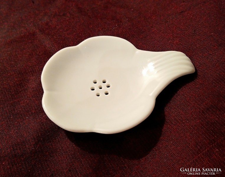 Fehér porcelán teaszűrő 10cm