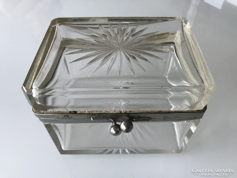 Antique glass box with peeled edges, incised star pattern, 11x8x8 cm