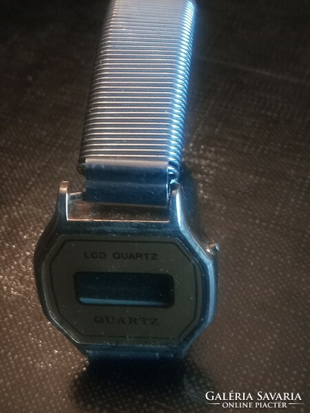 Retro lcd quartz women's watch with spring metal strap
