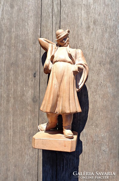 Imre Bedő ceramic statue