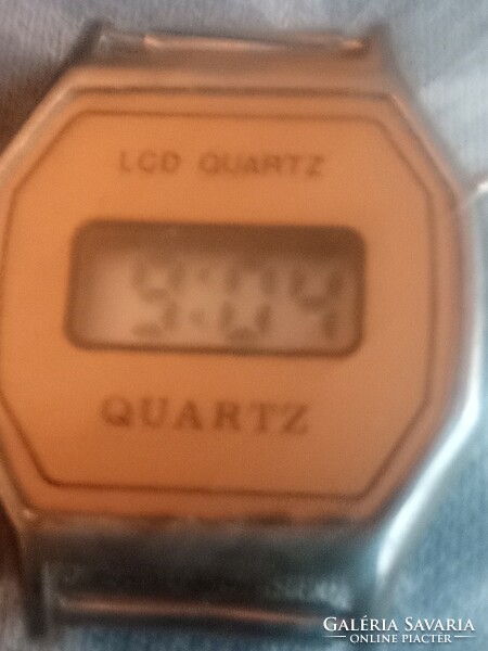 Retro lcd quartz women's watch with spring metal strap