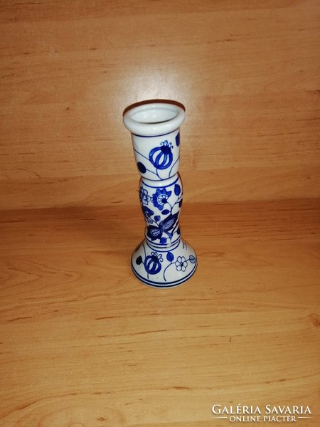 Hagymamintás porcelán gyertyatartó 15 cm magas (14/d)