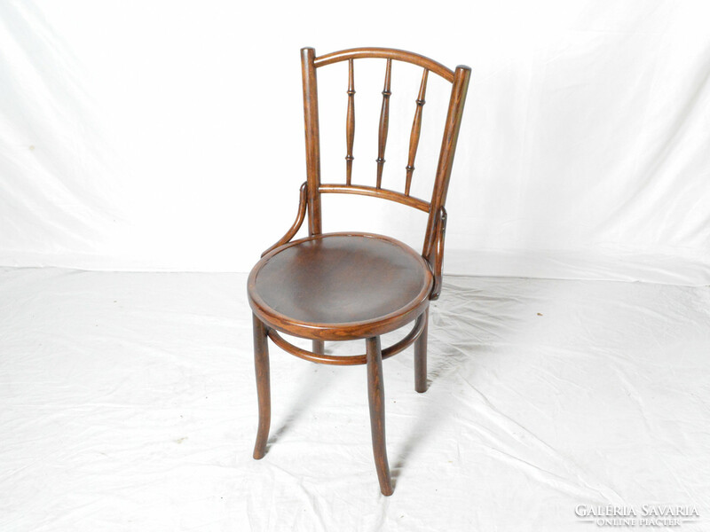 Antik Thonet nyitott támlás szék (restaurált)