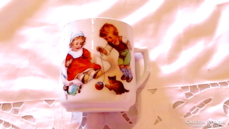 Extremely rare, kitty story mug, with a scene from childhood