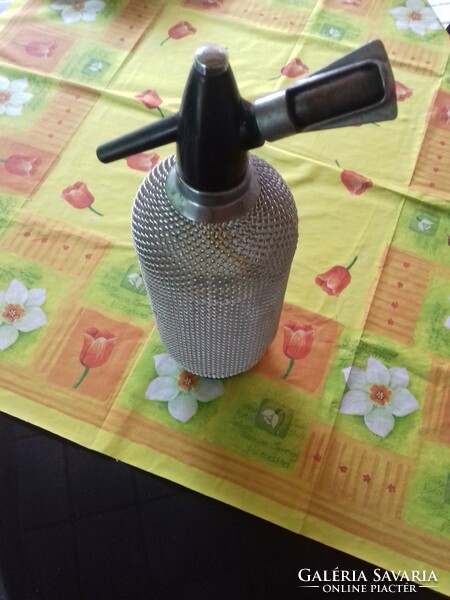 Metal mesh soda siphon