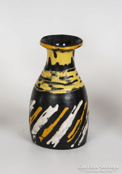 Gorka Lívia festett váza geometrikus mintákkal