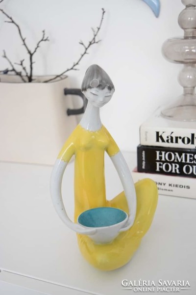 Tàlas girl retro porcelain figurine