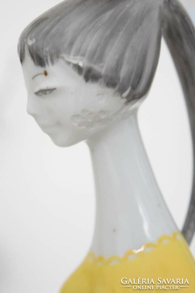 Tàlas girl retro porcelain figurine