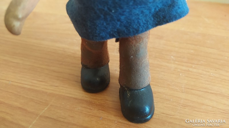 (K) antique toy figure. From material unknown to me.