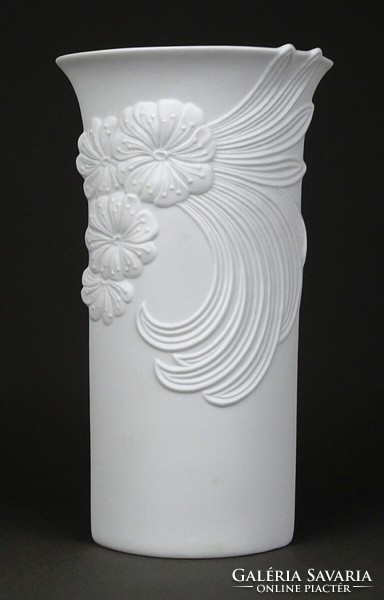 1L899 Biszkvit M. Frey Kaiser hófehér porcelán design váza 19 cm