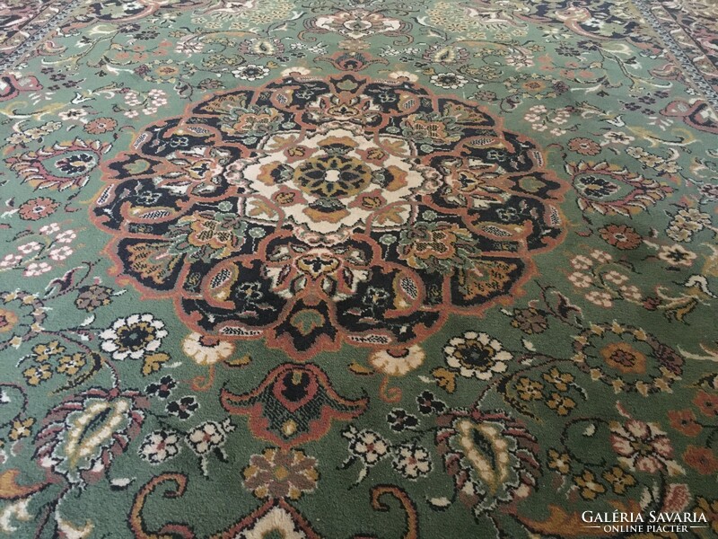 Sopron fine wool carpet (1.7 m x 2.4 m)