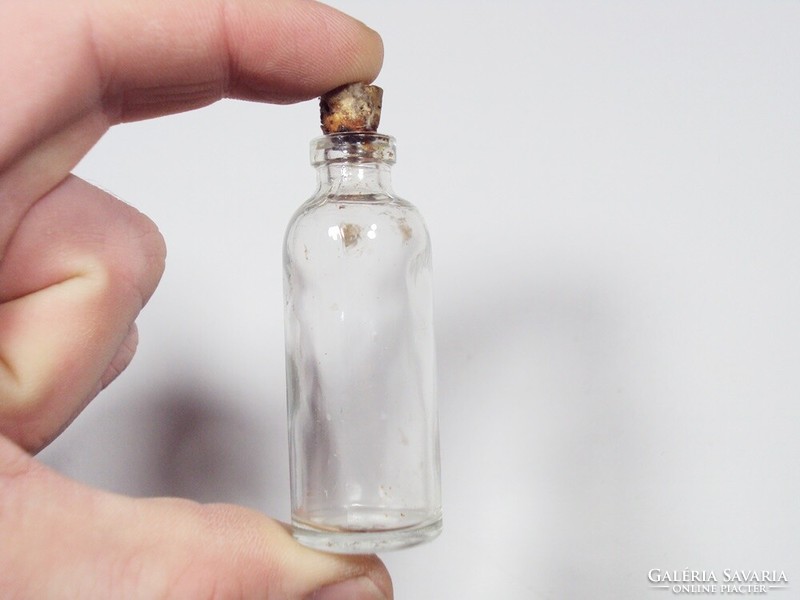 Régi retro mini üveg palack parafa dugóval 6 cm magas