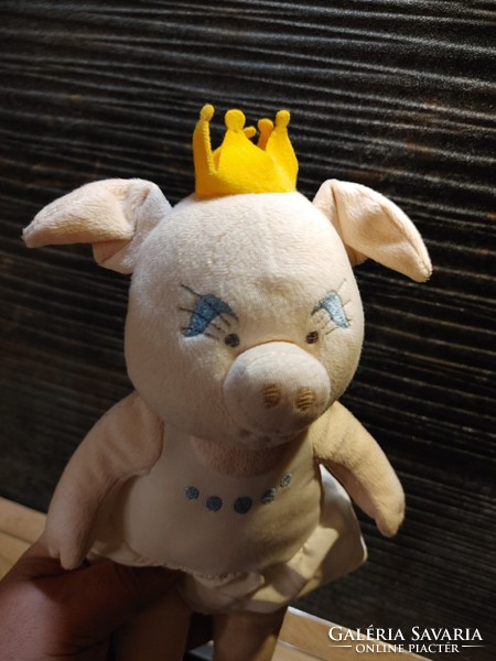 A beautiful pig queen from Vietnam, a plush rarity for collectors!
