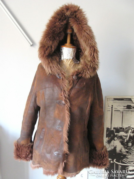 Barna női kapucnis irha kabát