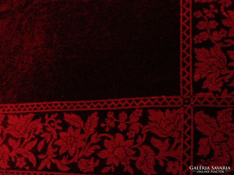 Gyönyörű, régi vörös bársony asztalterítő, abrosz 178 x 156 cm.