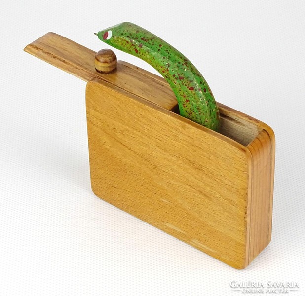 1L924 old carved funny wooden box surprise box with snake