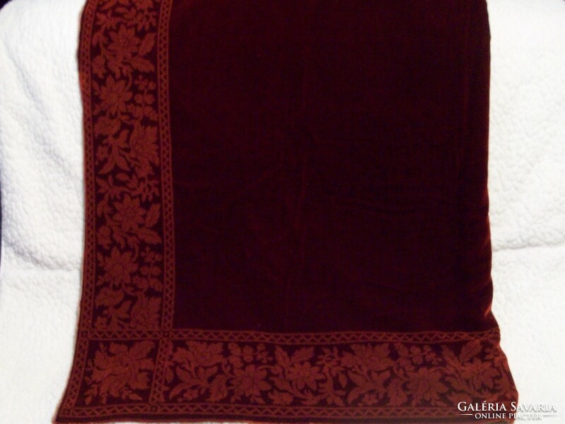 Gyönyörű, régi vörös bársony asztalterítő, abrosz 178 x 156 cm.