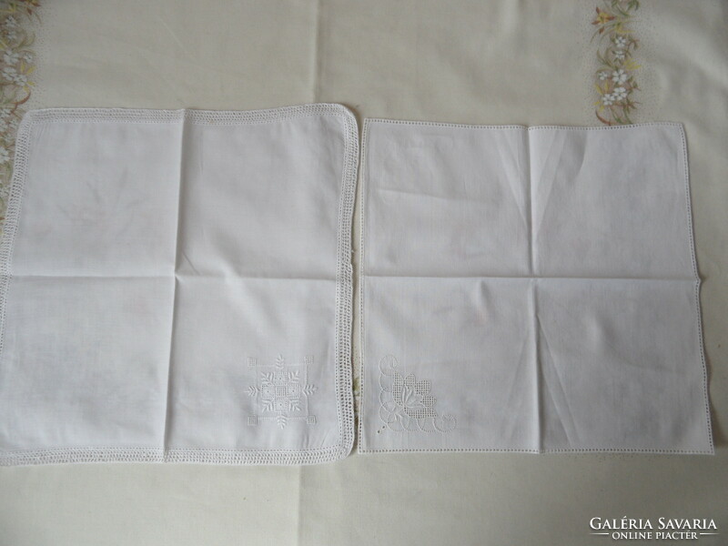 Régi fehér hímzett díszzsebkendő kézi horgolású szegéllyel ( 6 db. )
