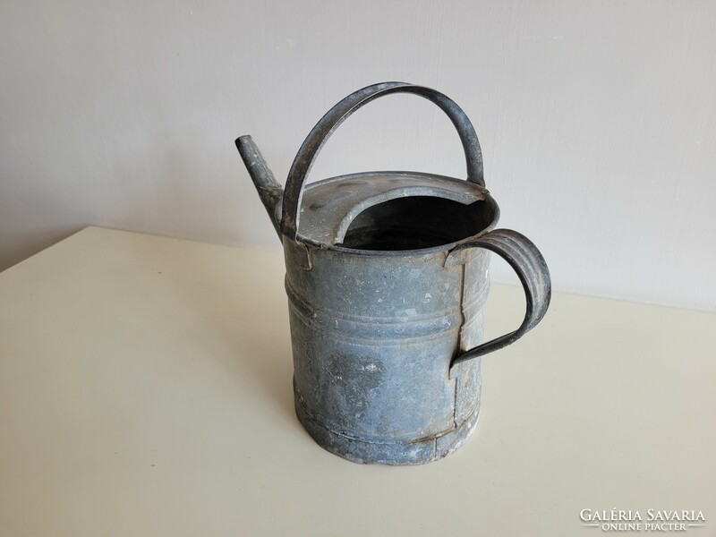 Old small size 4 liter tin watering can small metal galvanized watering can