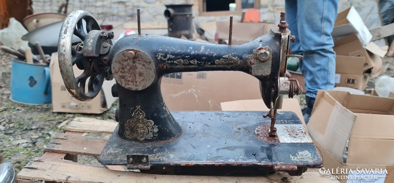 Habsburg sewing machine