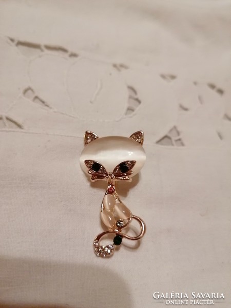 Cute cat brooch 385.