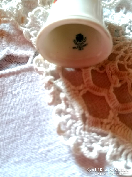 Porcelain thimble with Raven House markings 3.