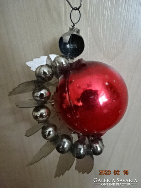 Christmas glass globe with 14 silver wreaths, length 5.5 cm. Jokai.