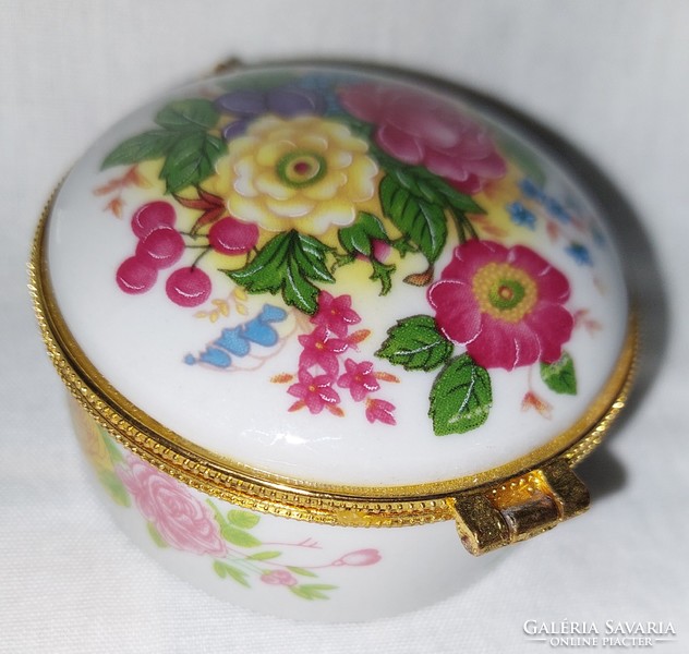 Porcelain jewelry box