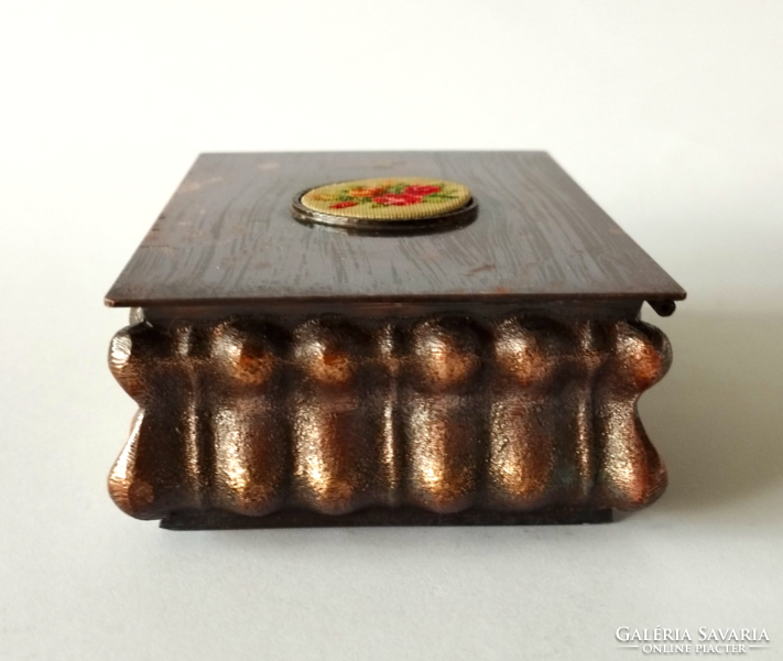 Gobelin inlaid red copper jewelry holder, box