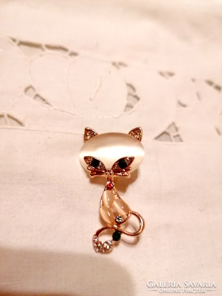 Cute cat brooch 248.