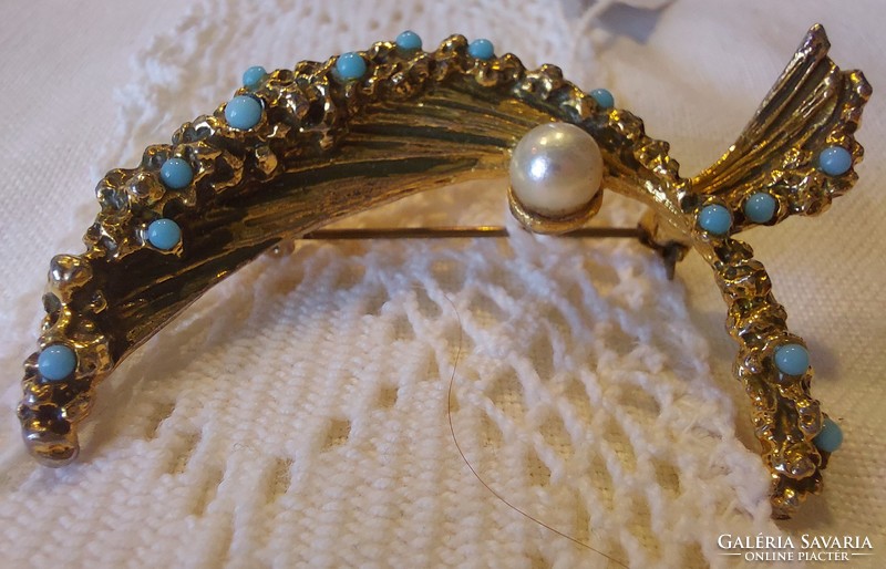 Beautiful antique gold-plated brooch pin
