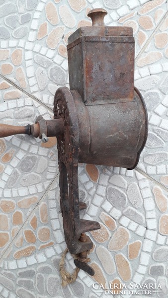 Antique cast iron grinder Art Nouveau confectioner kitchen tool vintage table nut grinder