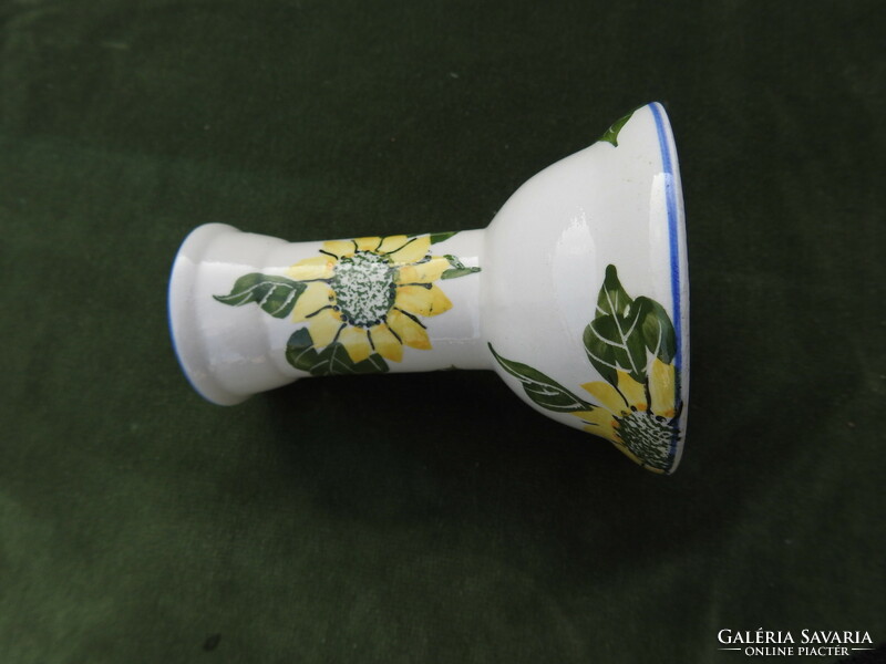 Table candle holder with sunflower pattern