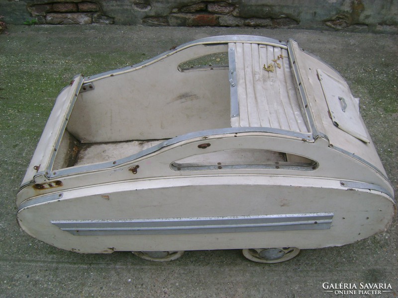 Antique stroller, roller undercarriage