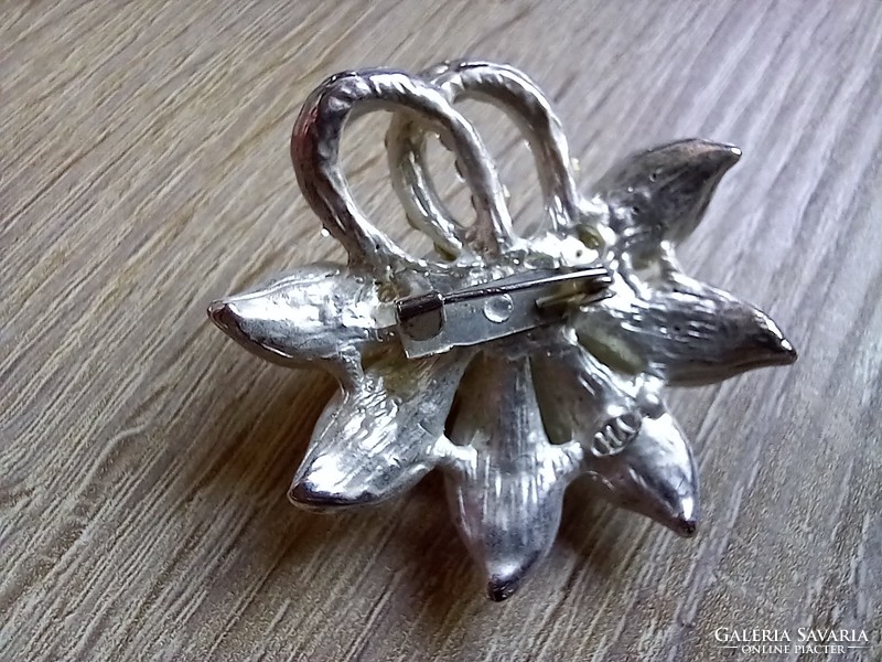 Retro flower brooch from the 70's