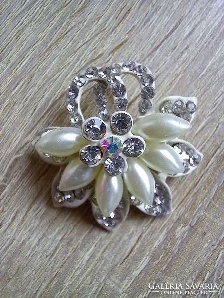 Retro flower brooch from the 70's