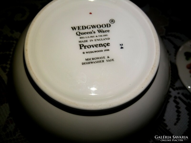 Wedgwood sugar bowl 13 cm with toothed teeth