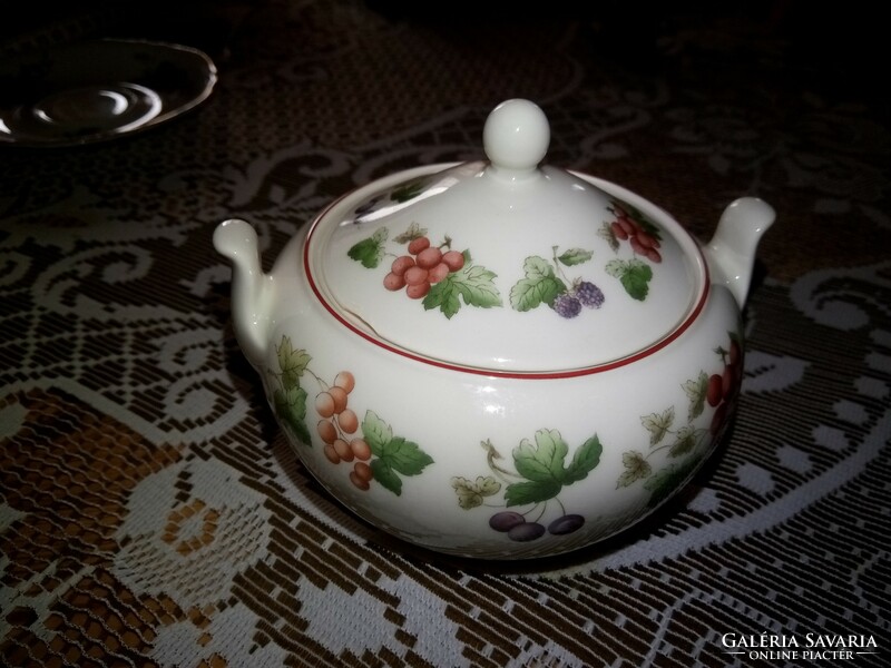 Wedgwood sugar bowl 13 cm with toothed teeth