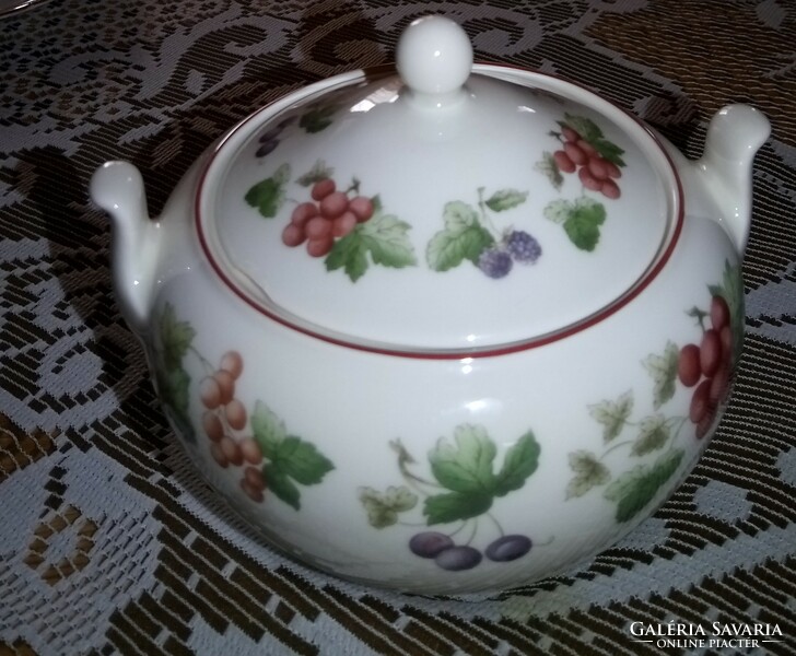 Wedgwood sugar bowl 13 cm with toothed teeth